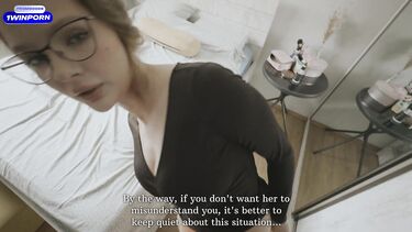 Русская мачеха дрочит член пасынка девственника перед его свиданием с девушкой