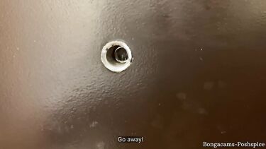 Студентка отсосала преподу ради зачета, пока жена спала