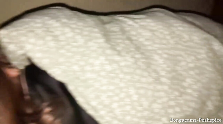 Студентка отсосала преподу ради зачета, пока жена спала