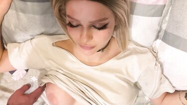 Posh Spicy: Мужик засунул член в рот спящей блондинки и накормил ее спермой