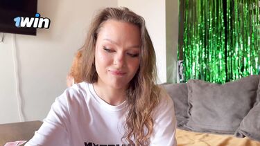 Verlonis: Проигравшая в карты девчонка сосет член брата своей лучшей подруги