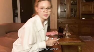 Курящая училка сосет хуй студенту дипломнику