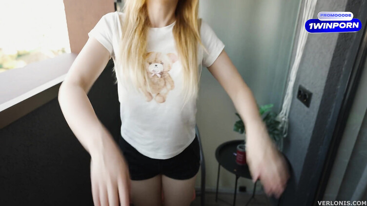 Спалил сводную сестру за курением и трахнул ее в попку