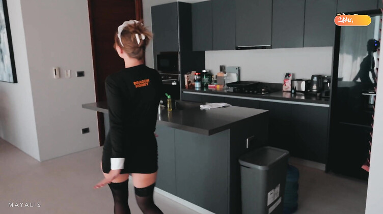 Жена попросила служанку отдраить дом и трахнуть ее мужа