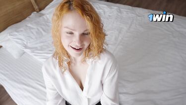 Риэлторша резво трахает клиента до финала в киску