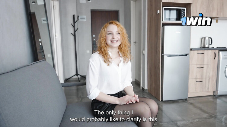 Риэлторша резво трахает клиента до финала в киску