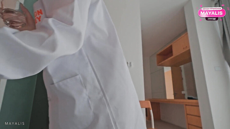 В чулках: Отодрал горячую врачиху на обходе в частной клинике