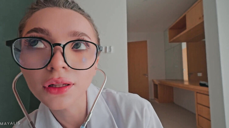 Отодрал горячую врачиху на обходе в частной клинике