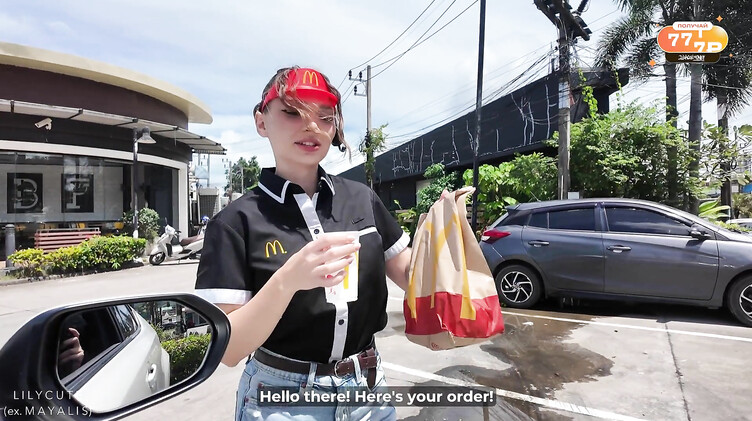В туалете: Трахает девушку из Макдональдса в туалете кафе