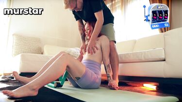 Пухлые губы: Помог мачехе с йогой, а она помогла кончить