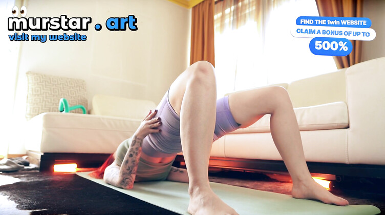 Милфы мачехи: Помог мачехе с йогой, а она помогла кончить