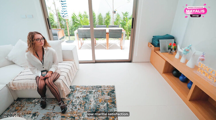 Lily Cute: Заключили сделку горячим трахом и футджобом с риэлторшей