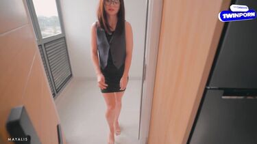 Недовольный клиент трахает раком управляющую отелем