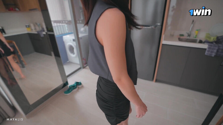 Недовольный клиент трахает раком управляющую отелем