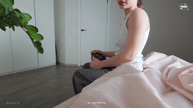 Кончил в мачеху после дрочки на ее голые фото