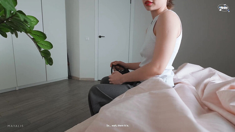 Кончил в мачеху после дрочки на ее голые фото