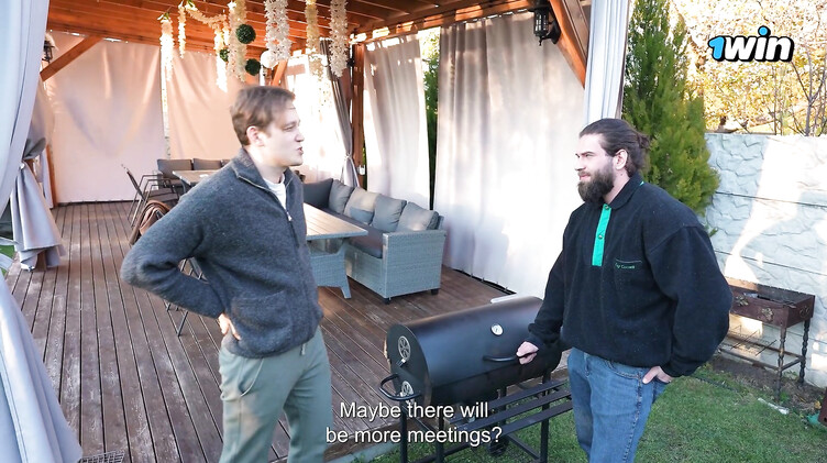 Девки поели на халяву мясо и отработали шашлык пёздами