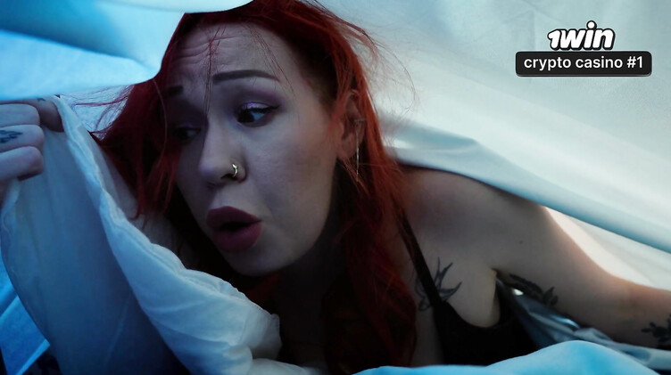 Мачеха застряла в пододеяльнике и была выебана своим похотливым пасынком