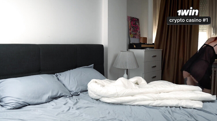 Мачеха застряла в пододеяльнике и была выебана своим похотливым пасынком