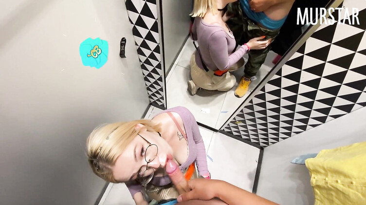 Резво пососала и глотнула сперму в примерочной Синсея