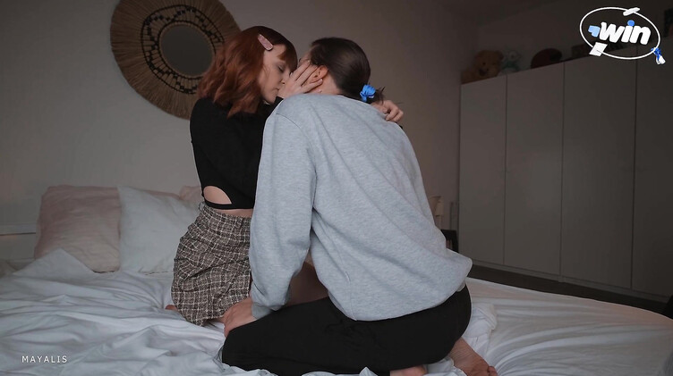 Дерет Лили Кьют грязным членом после слива на лобок