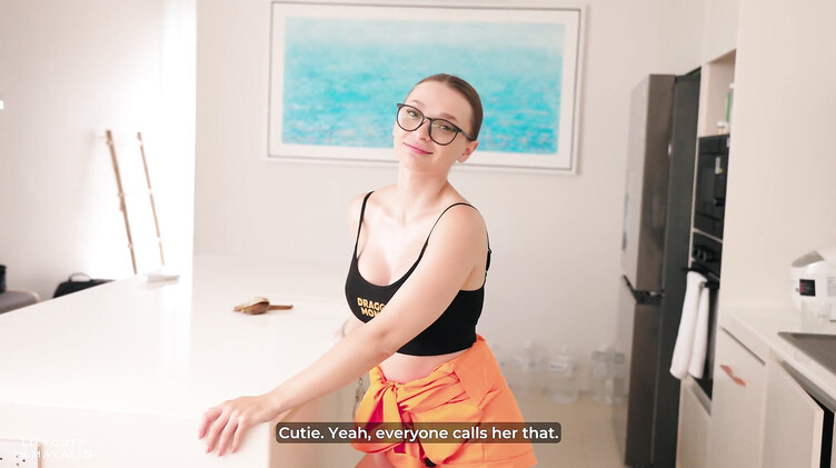 Сбежавшая из тюрьмы преступница трахается в попку с незнакомцем