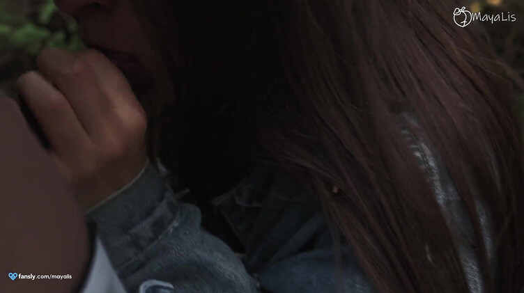 Lily Cute: Любительский секс на природе с красивой девушкой во время отдыха