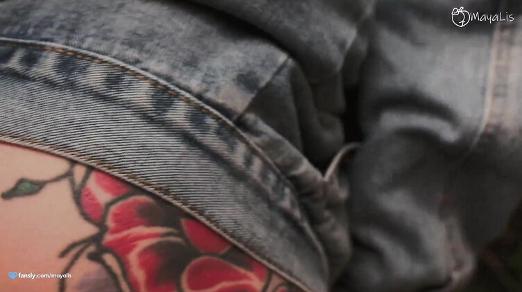 Любительский секс на природе с красивой девушкой во время отдыха