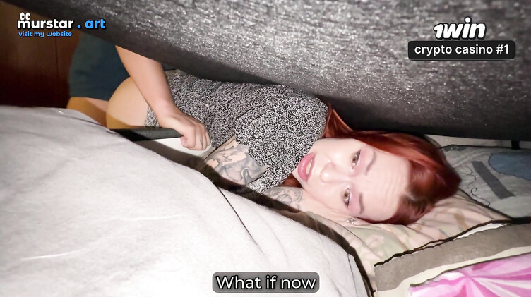 Пасынок выебал раком застрявшую под кроватью мачеху