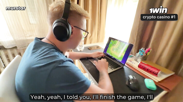 Пасынок выебал раком застрявшую под кроватью мачеху