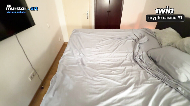 Пасынок выебал раком застрявшую под кроватью мачеху