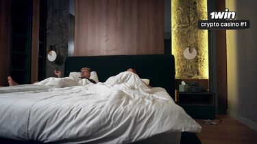 Мать в шоке! Пасынок тихо поимел мачеху и кончил на лицо