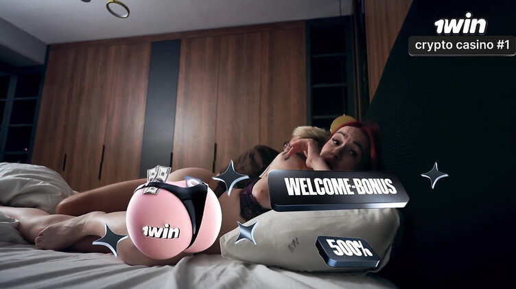 В отеле: Мать в шоке! Пасынок тихо поимел мачеху и кончил на лицо