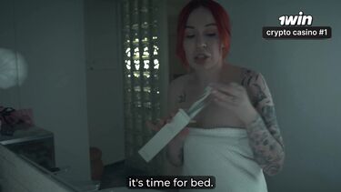 Отлизал и трахнул мачеху в номере отеля с двуспальной кроватью