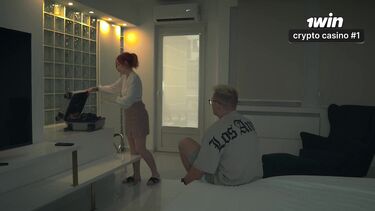 Отлизал и трахнул мачеху в номере отеля с двуспальной кроватью