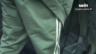 Поймал на мастурбации и трахнул мачеху в палатке в лесу