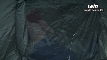 Поймал на мастурбации и трахнул мачеху в палатке в лесу