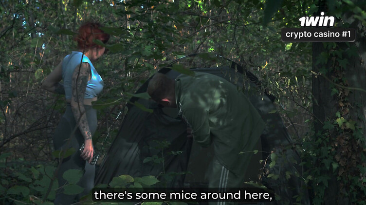 Поймал на мастурбации и трахнул мачеху в палатке в лесу