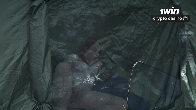 Мастурбация: Поймал на мастурбации и трахнул мачеху в палатке в лесу