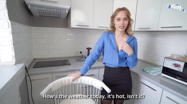 Мама друга соблазняет на перепихон на кухне