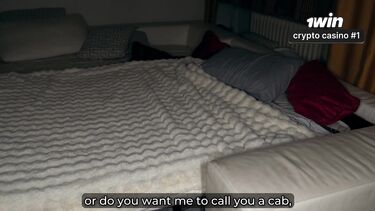 Натянул тетю Тому, пока мать в соседней комнате