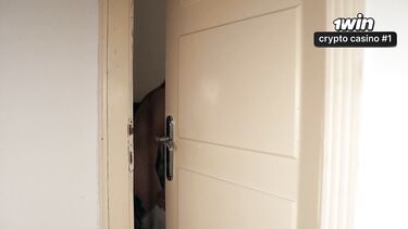 Натянул тетю Тому, пока мать в соседней комнате