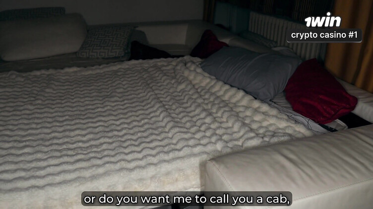 Натянул тетю Тому, пока мать в соседней комнате