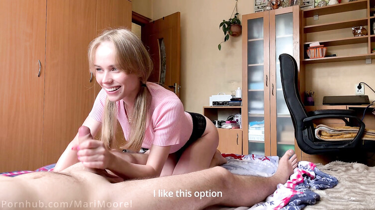 MariMoore: Сводная сестра застукала, как я дрочу на трусики мачехи