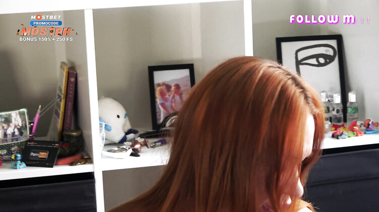 Блогерша сосет хуй и курит вейп перед финалом в киску