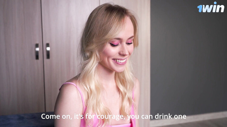 Молодая неопытная русская эскортница на своем первом выезде