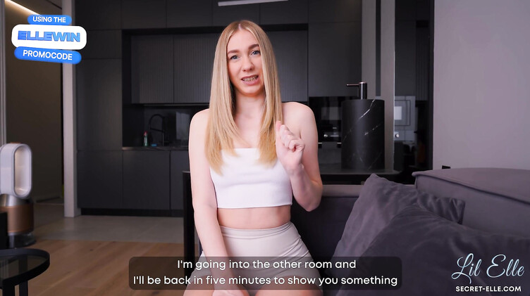 Блондинка врет бойфренду, пока сосет хуй сводного брата