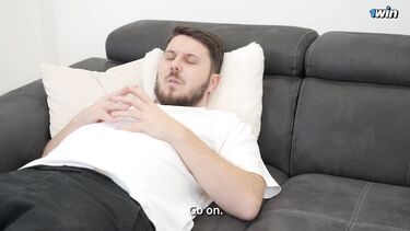 Красивая девушка психолог в чулках захотела секса с новым клиентом