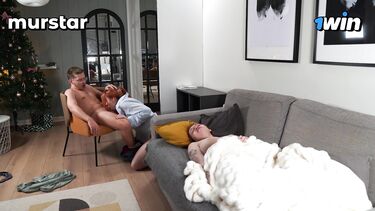 Жена скачет на члене любовника: Тихо ебет подругу, пока жена спит рядом