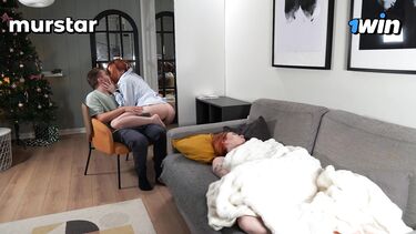 Пухлые губы: Тихо ебет подругу, пока жена спит рядом